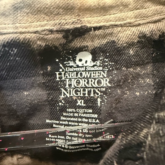 2023 Universal Studios Halloween Horror Nights Never Go Alone XL Cotton Flannel - Picture 4 of 6